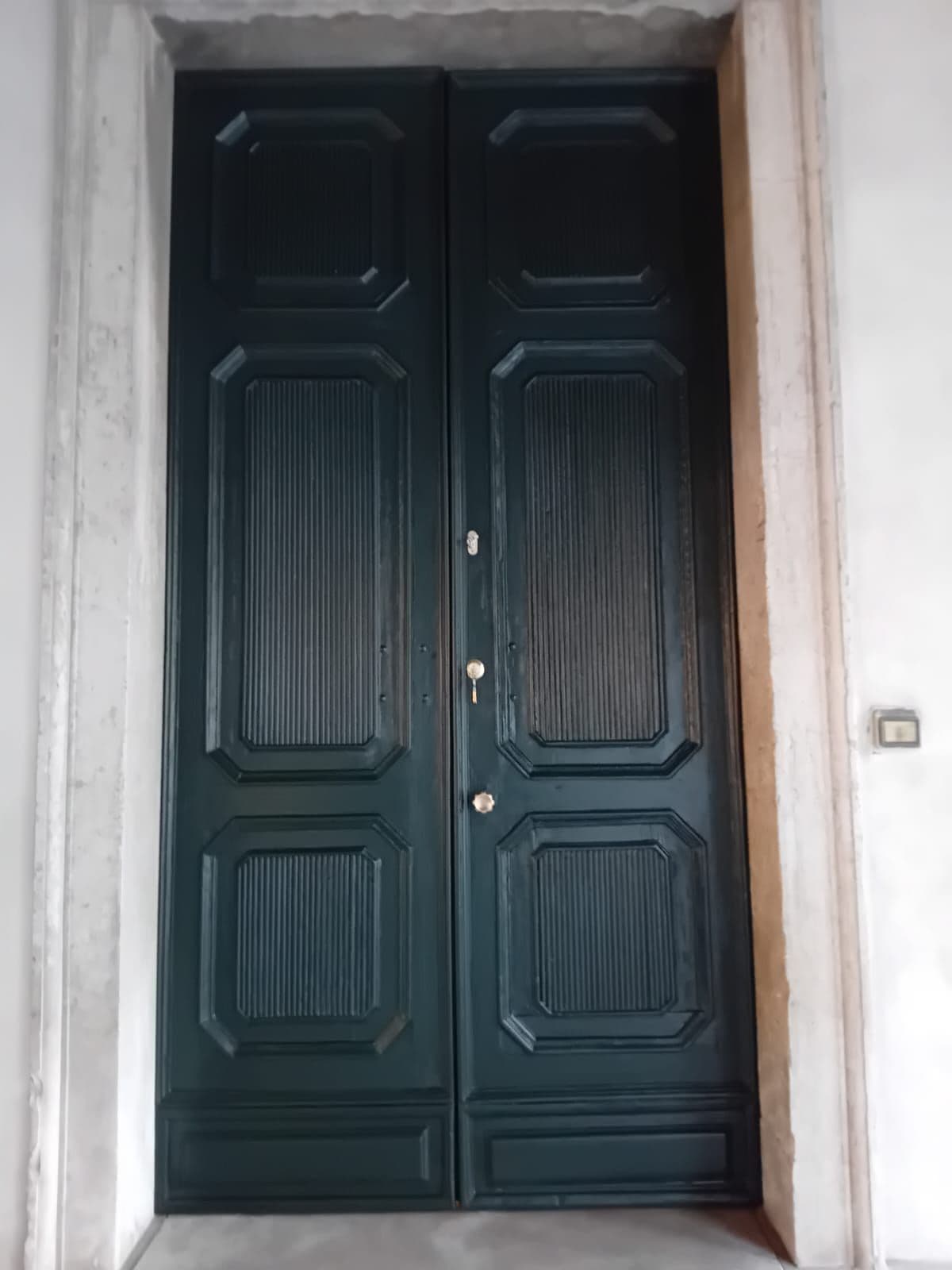 Restauro portone in legno